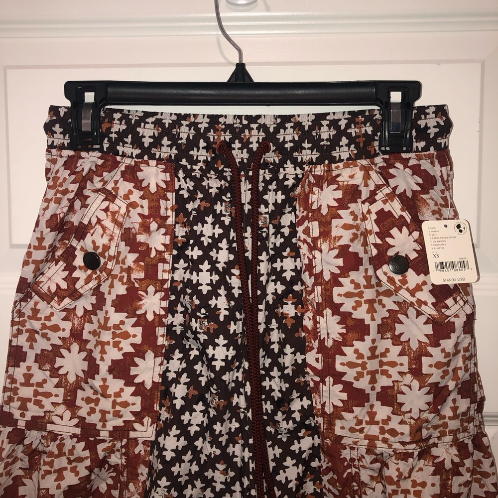 New Free People FP Movement Printed Set Me Free Swishy Barrel Pants sz XS - Picture 6 of 8